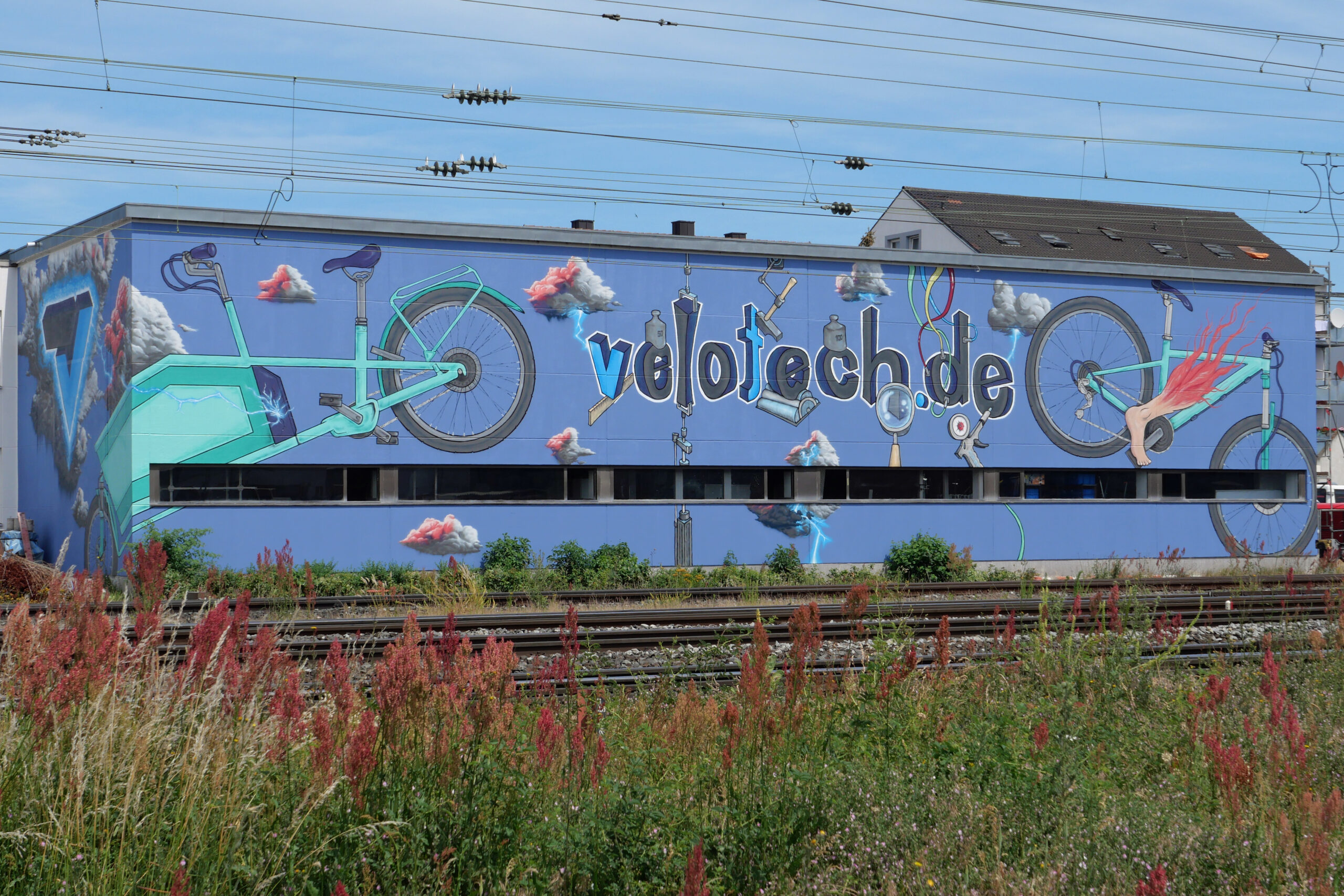 velotech.de verschönert Fassade mit 400-Quadratmeter-Graffiti